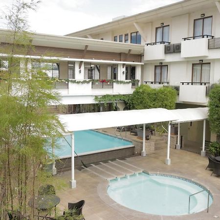 Mansion Garden Hotel Olongapo Extérieur photo