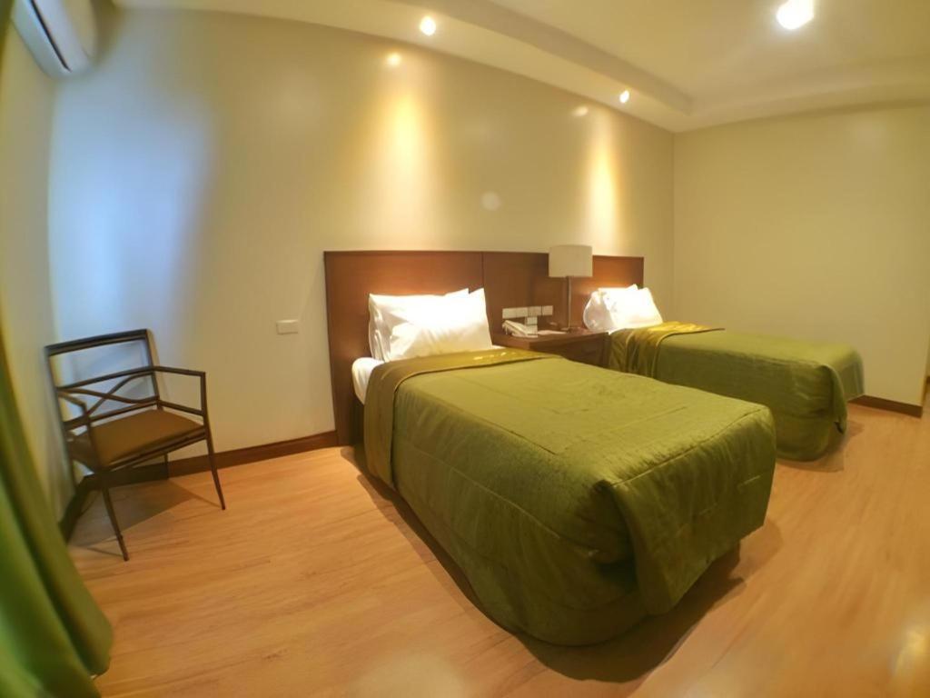 Mansion Garden Hotel Olongapo Extérieur photo