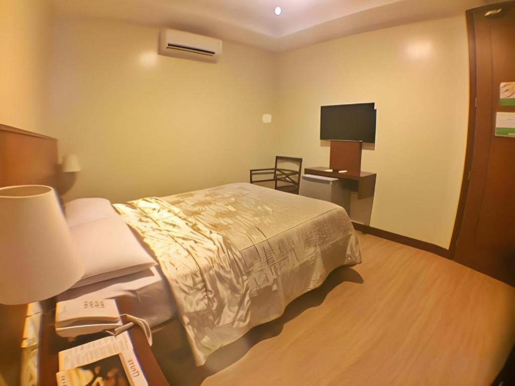 Mansion Garden Hotel Olongapo Extérieur photo
