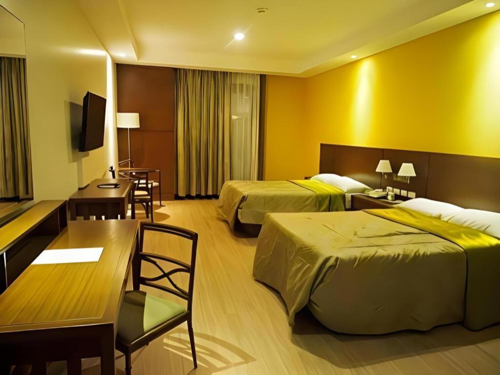 Mansion Garden Hotel Olongapo Extérieur photo