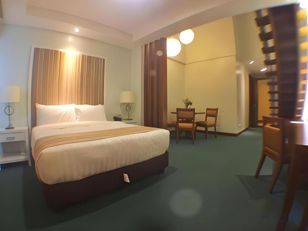 Mansion Garden Hotel Olongapo Extérieur photo