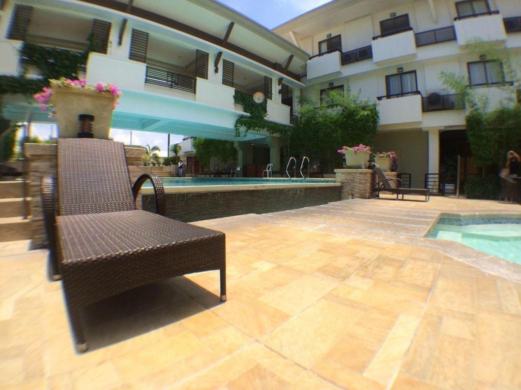 Mansion Garden Hotel Olongapo Extérieur photo