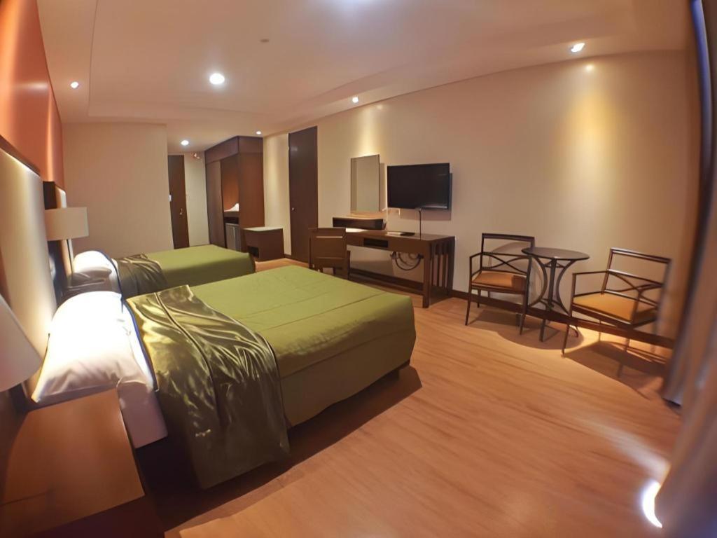 Mansion Garden Hotel Olongapo Extérieur photo