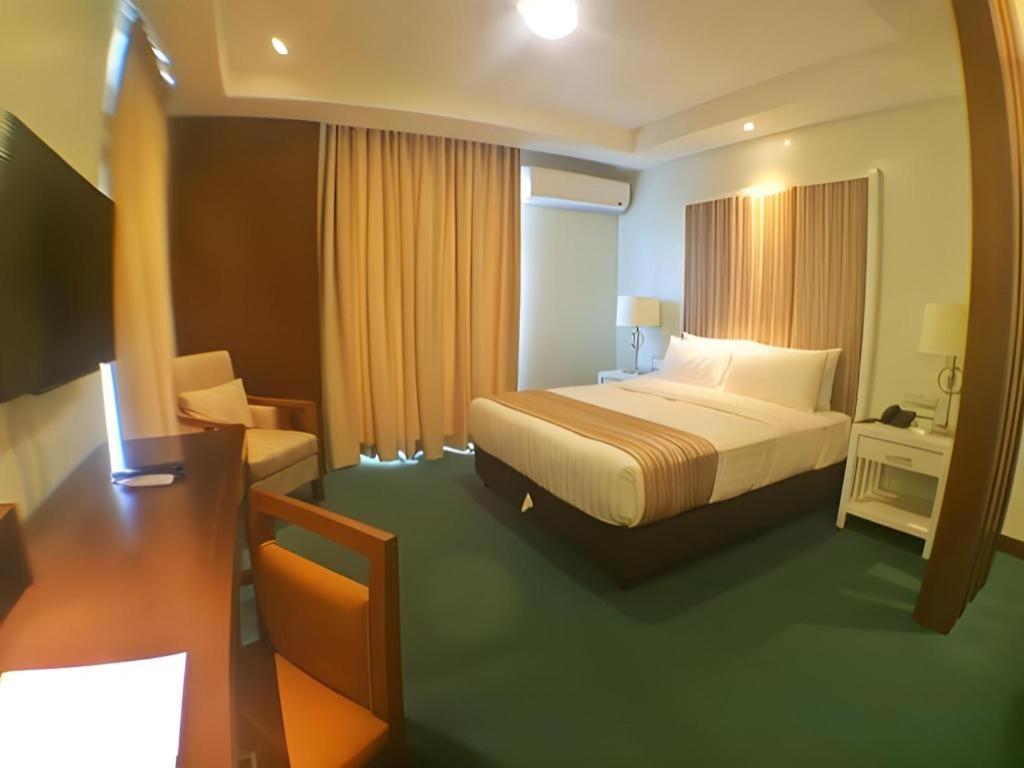 Mansion Garden Hotel Olongapo Extérieur photo