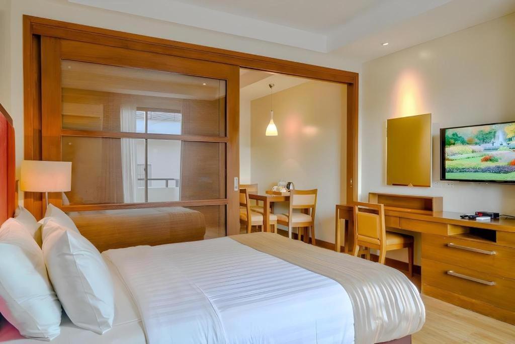 Mansion Garden Hotel Olongapo Extérieur photo